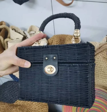 Túi đeo chéo mây đen tự nhiên