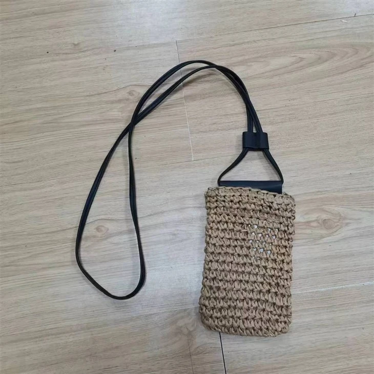 Túi điện thoại rơm Brown Coloe dành cho nữ