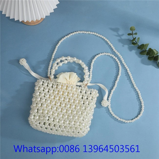 Túi đeo chéo đính hạt ngọc trai