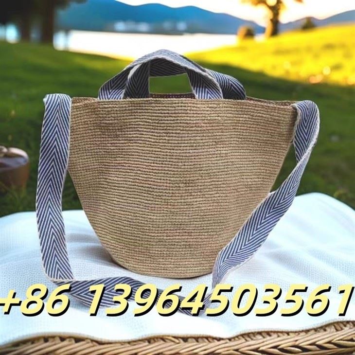 Túi phụ nữ Raffia với dây đeo cotton