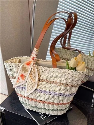 Bạn sẽ chọn gì cho chiếc túi của mình vào mùa hè?