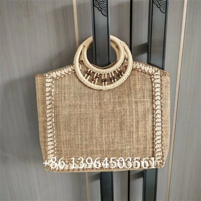 Tre xử lý túi bãi biển phụ nữ