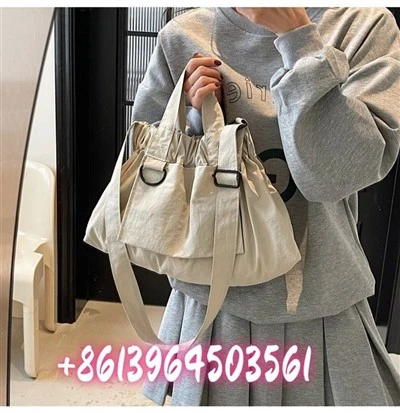 Túi đeo vai bằng vải nylon màu be